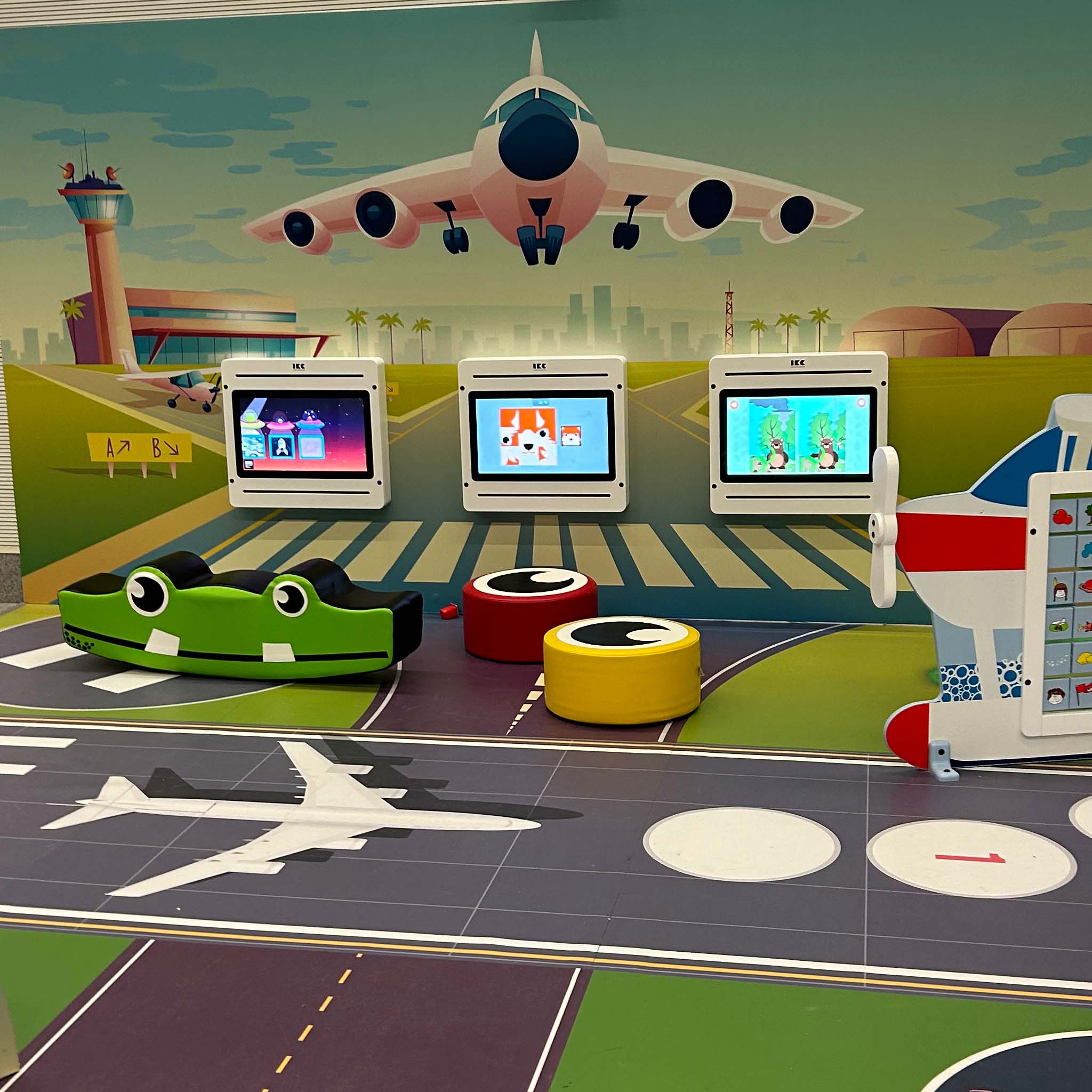 为小旅客带来欢乐 孩子们的快乐时光在梅诺卡机场起飞！
